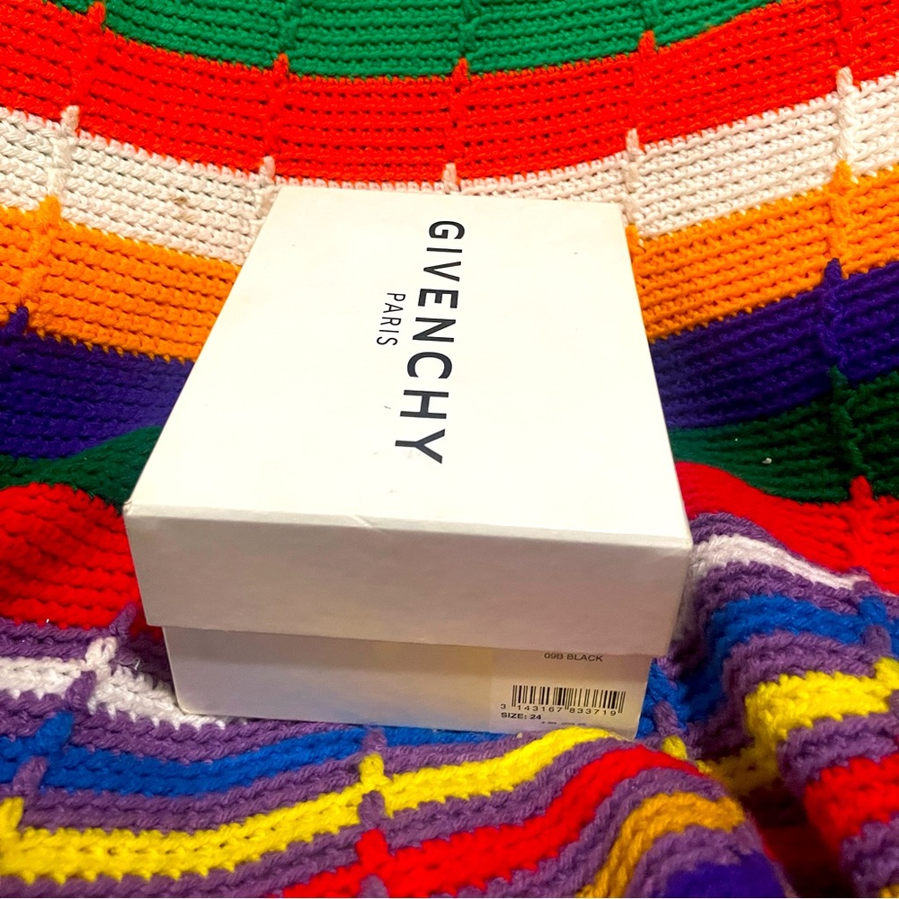 Slight worn children sneakers. US size 7.5